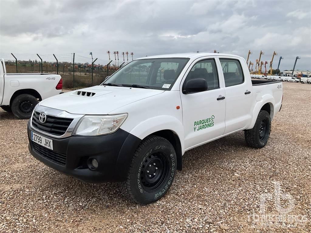 Toyota HILUX Пикапи