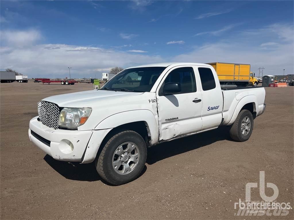 Toyota TACOMA Пикапи