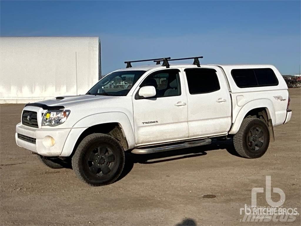 Toyota TACOMA Пикапи