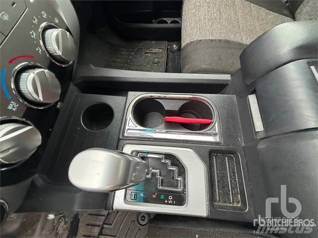 Toyota TUNDRA Пикапи