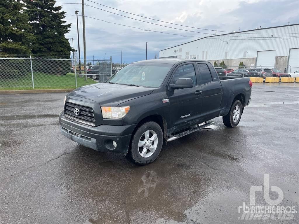 Toyota TUNDRA Пикапи