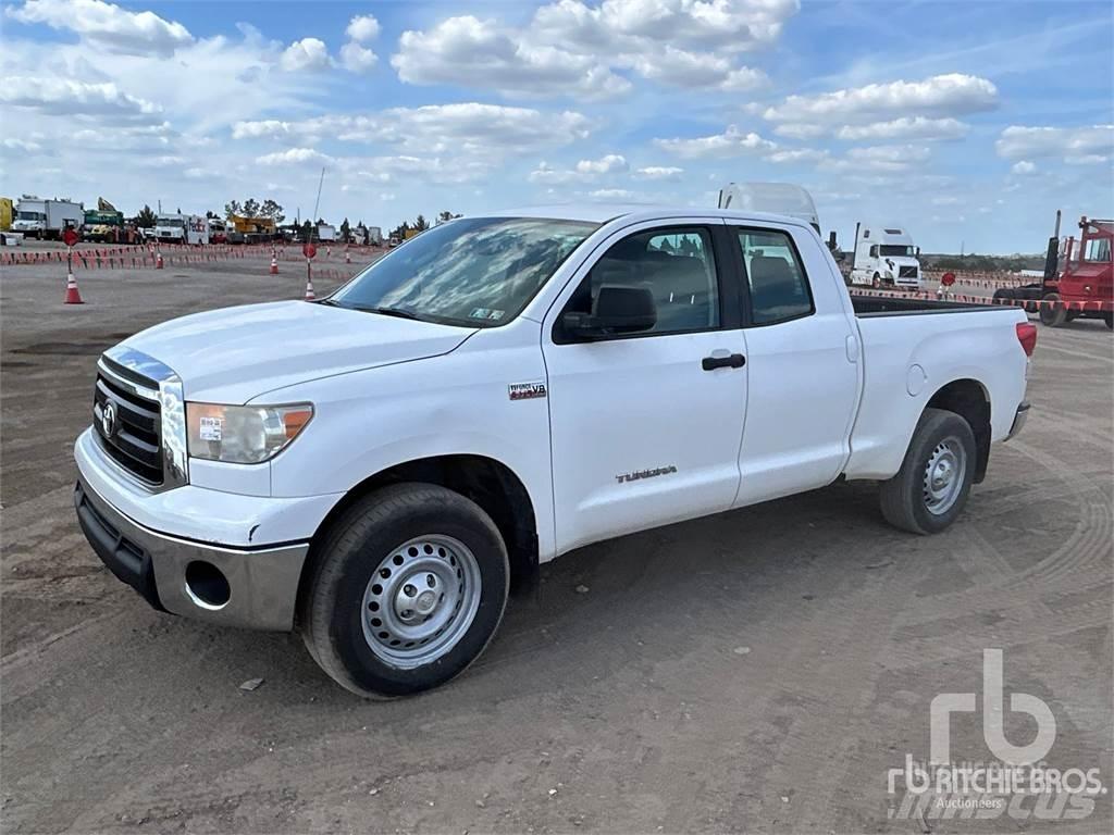 Toyota TUNDRA Пикапи
