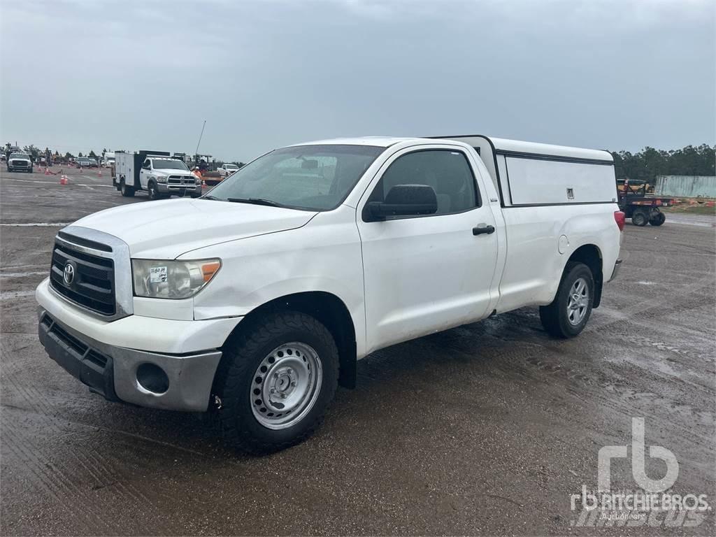 Toyota TUNDRA Пикапи