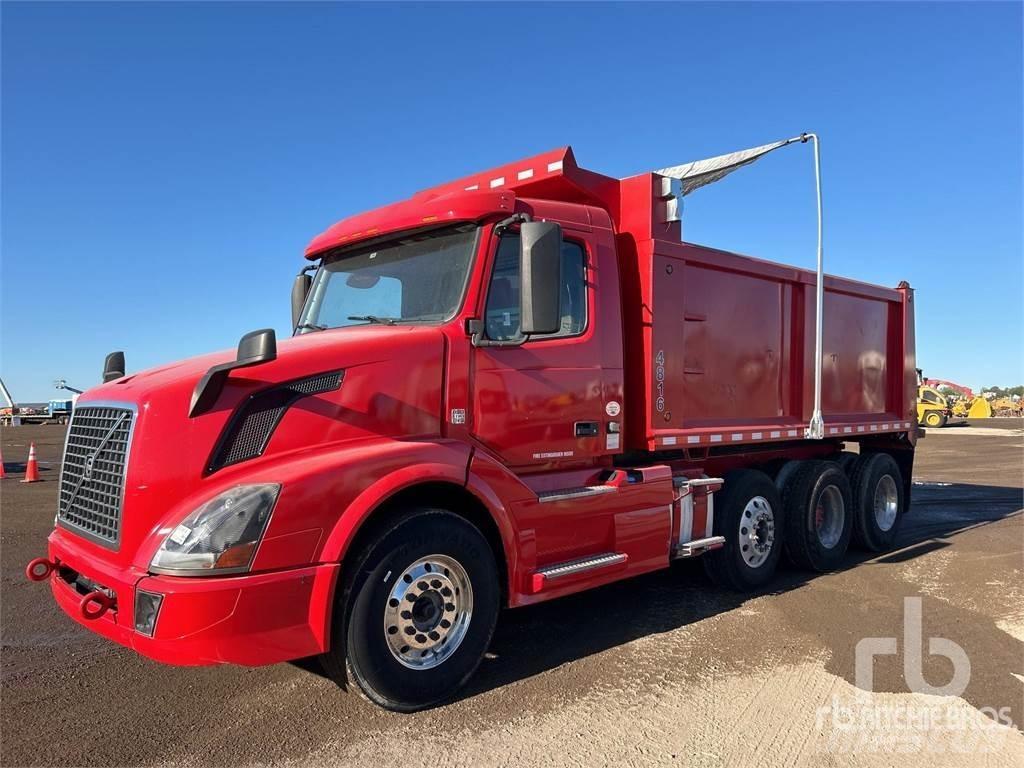 Volvo VNL300 Самосвал
