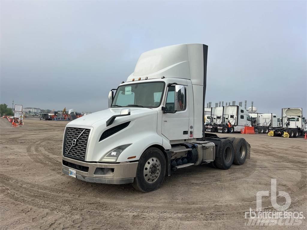 Volvo VNL300 Влекачи