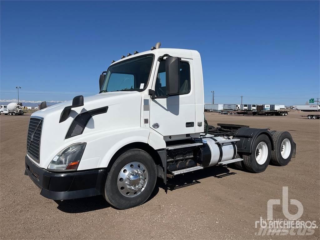 Volvo VNL64300 Влекачи