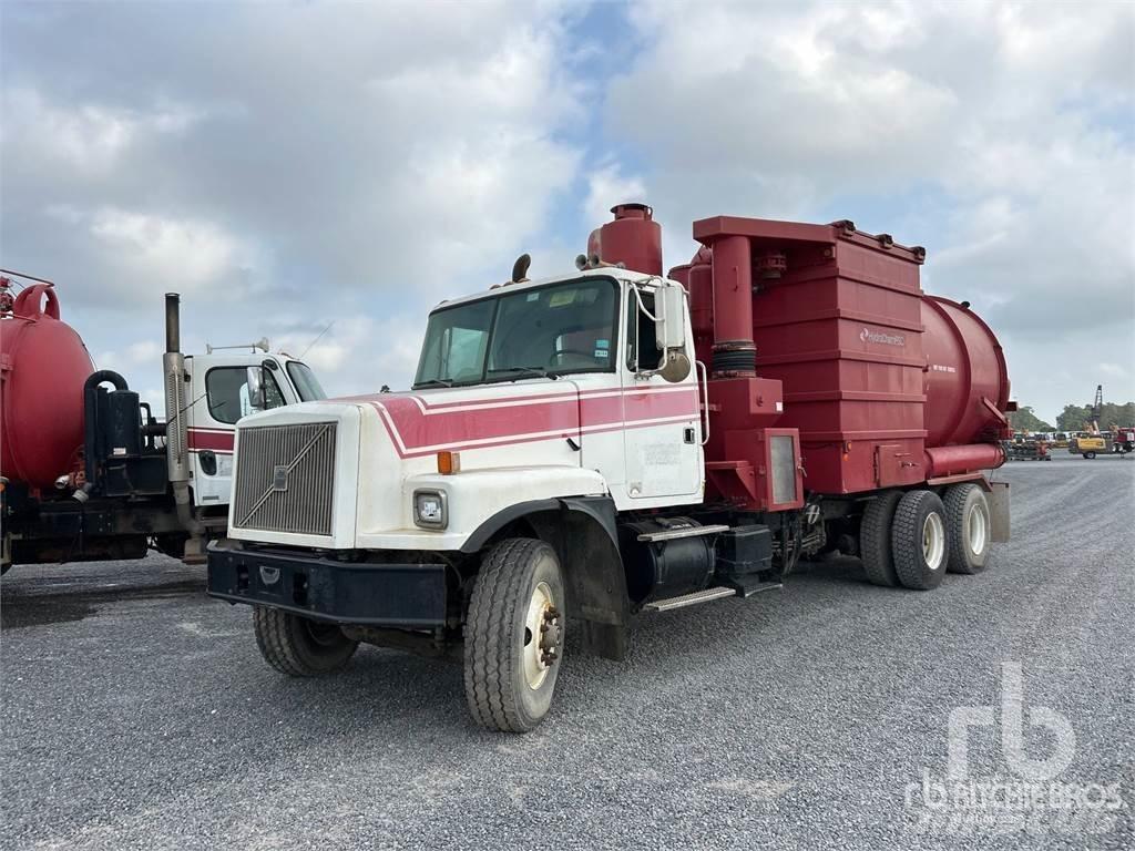 Volvo WG64F Комби / вакуум камиони
