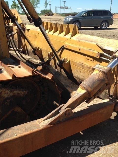 CAT D6H Верижни булдозери
