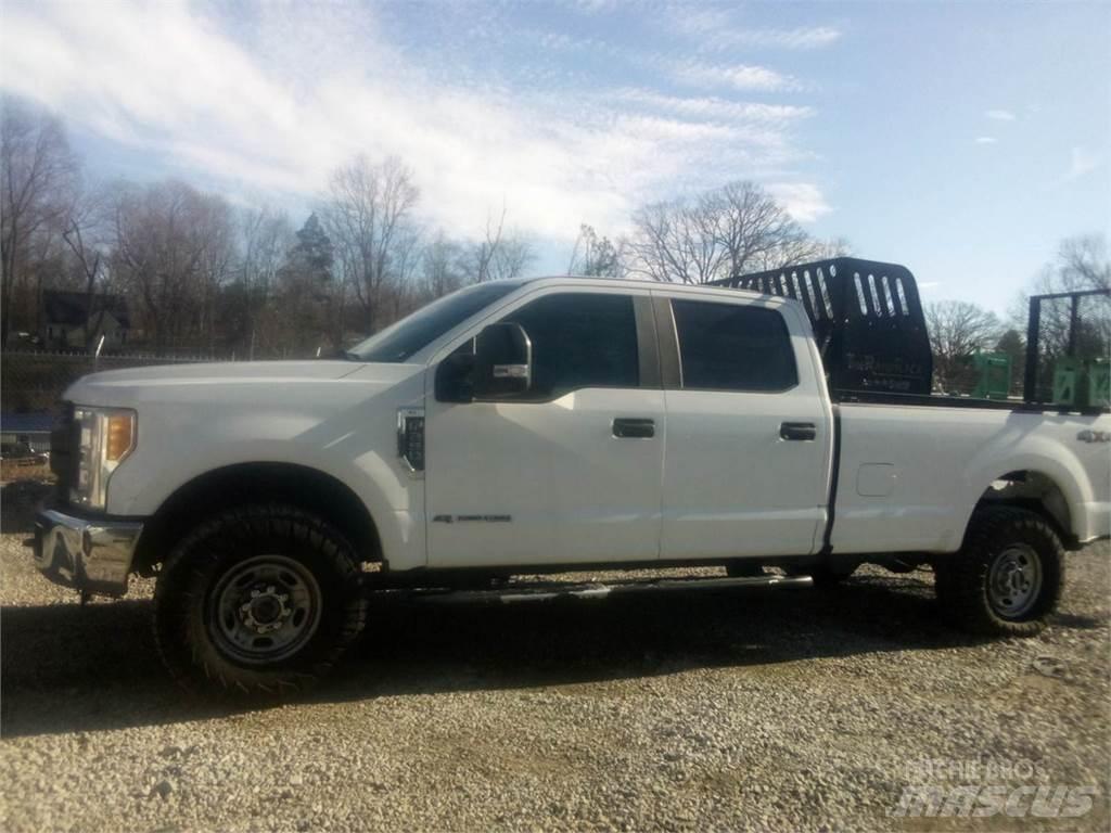 Ford F250 Пикапи