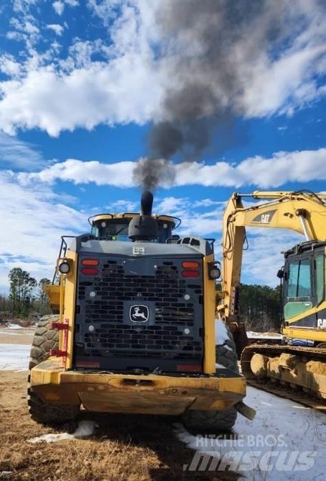 John Deere 824K Колесни товарачи