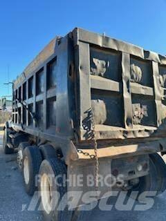 Mack CT713 Самосвал