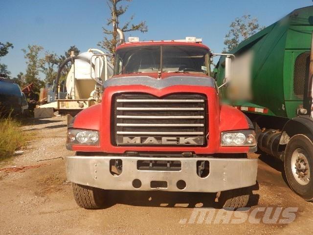 Mack GU713 Самосвал