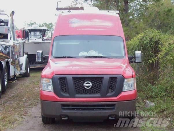 Nissan NV2500 Фургони
