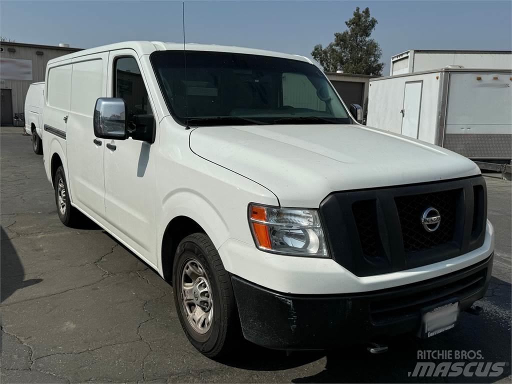 Nissan NV3500 HD Фургони
