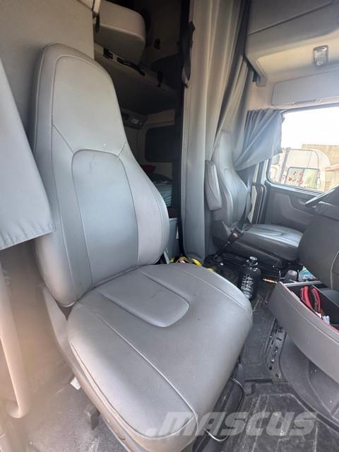 Volvo VNL64T670 Влекачи