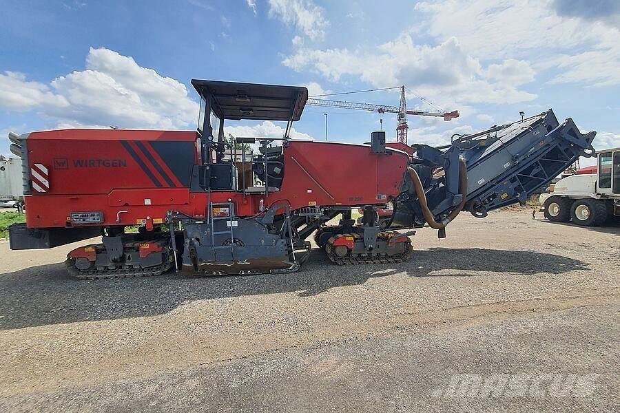 Wirtgen W 220 Машини за студено раздробяване на асфалт