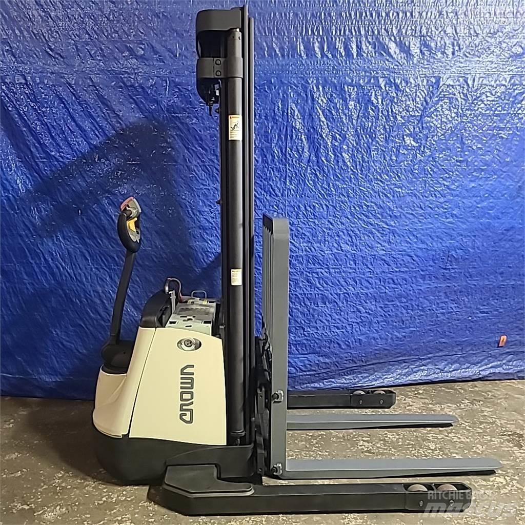 Crown SX3000-40 Самоходни товарачи