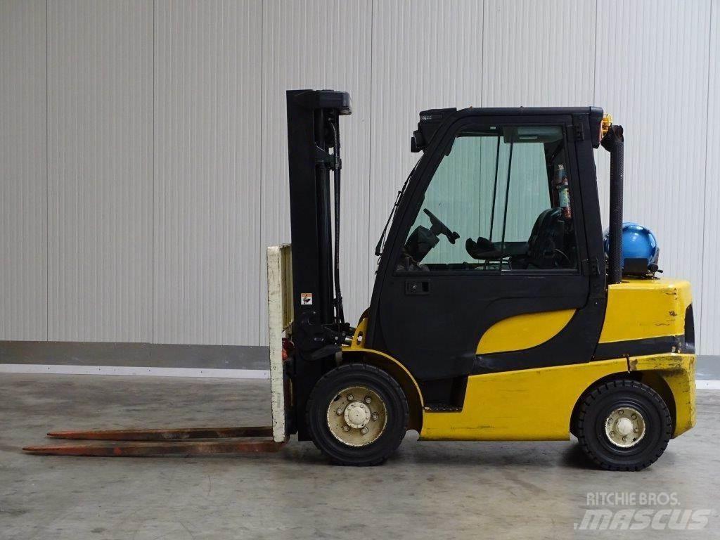 Yale GLP30VX Камиони с АГУ