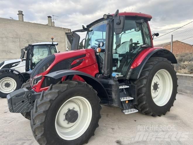 Valtra N135A Трактори