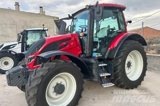 Valtra N135A Трактори