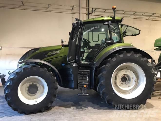 Valtra T235D Трактори