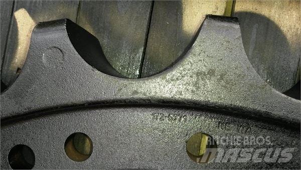 CAT 1366968 Релси, вериги и ходова част
