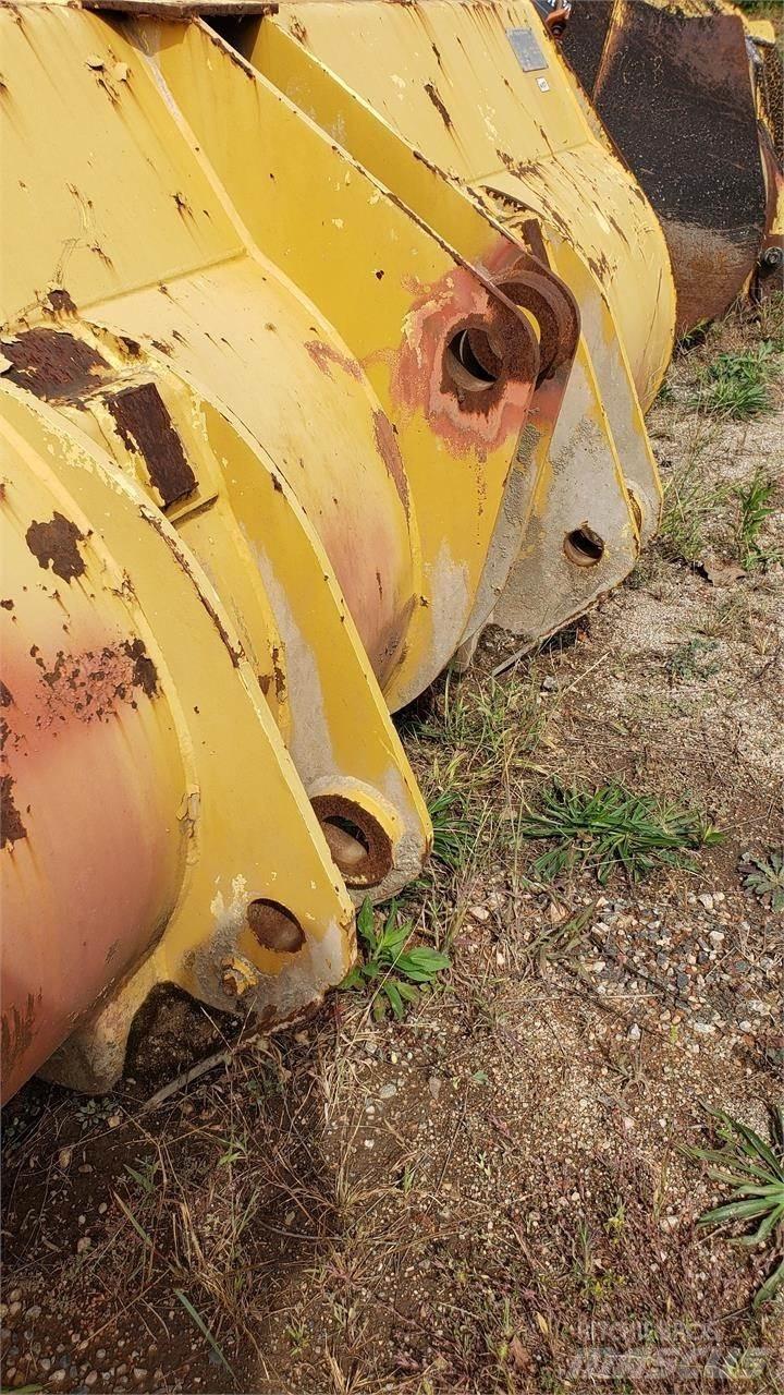CAT 966 Остриета