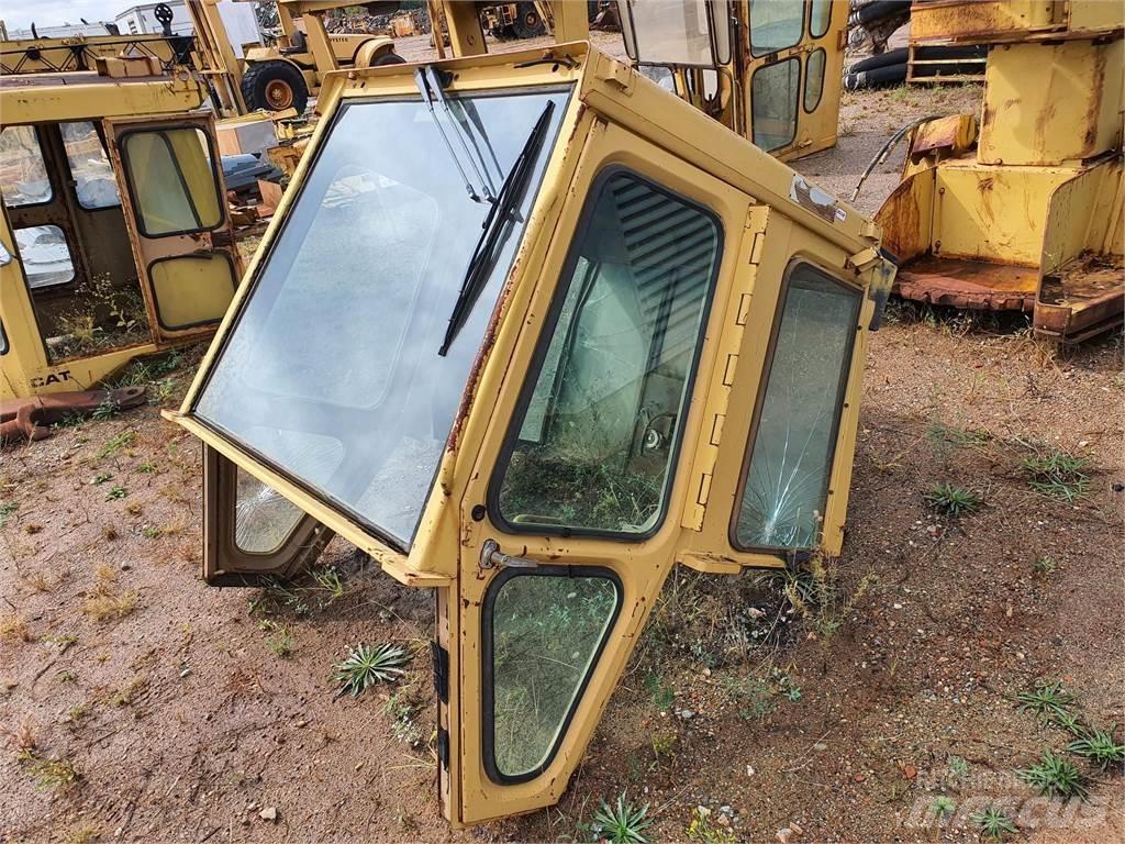 CAT 973 Кабина
