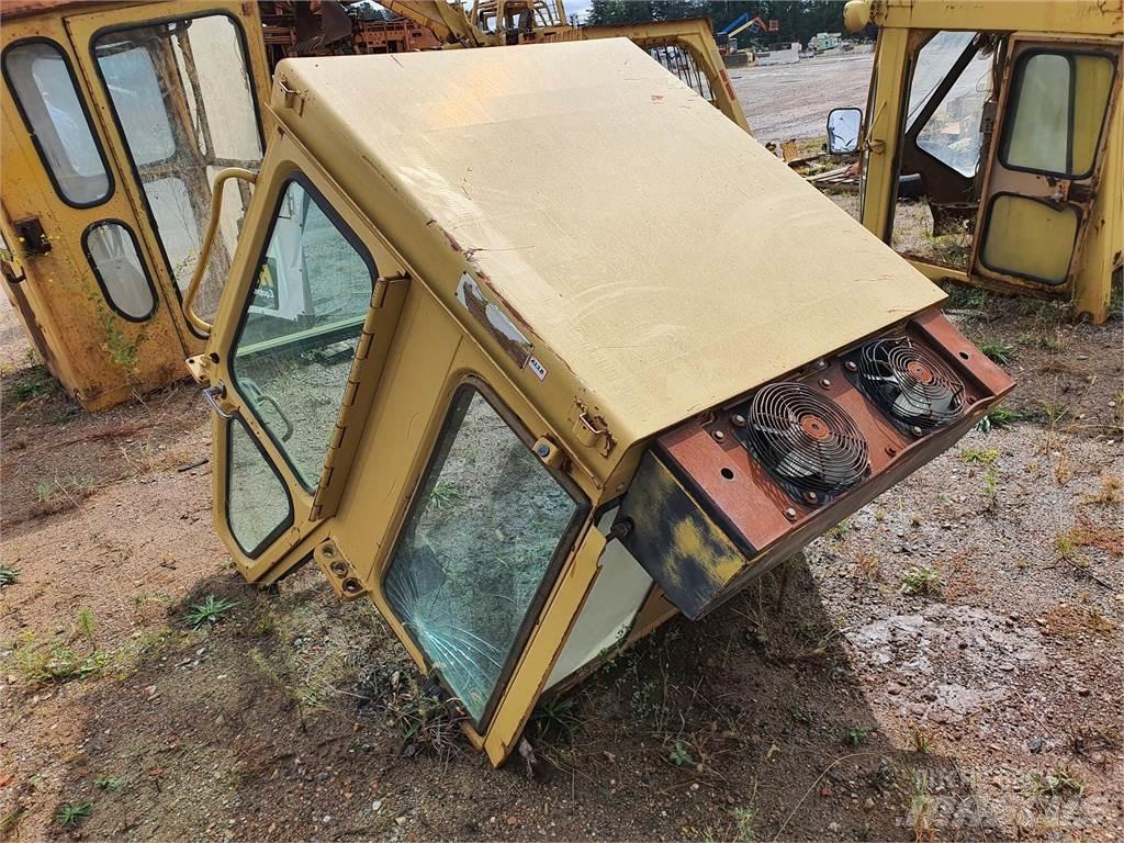 CAT 973 Кабина