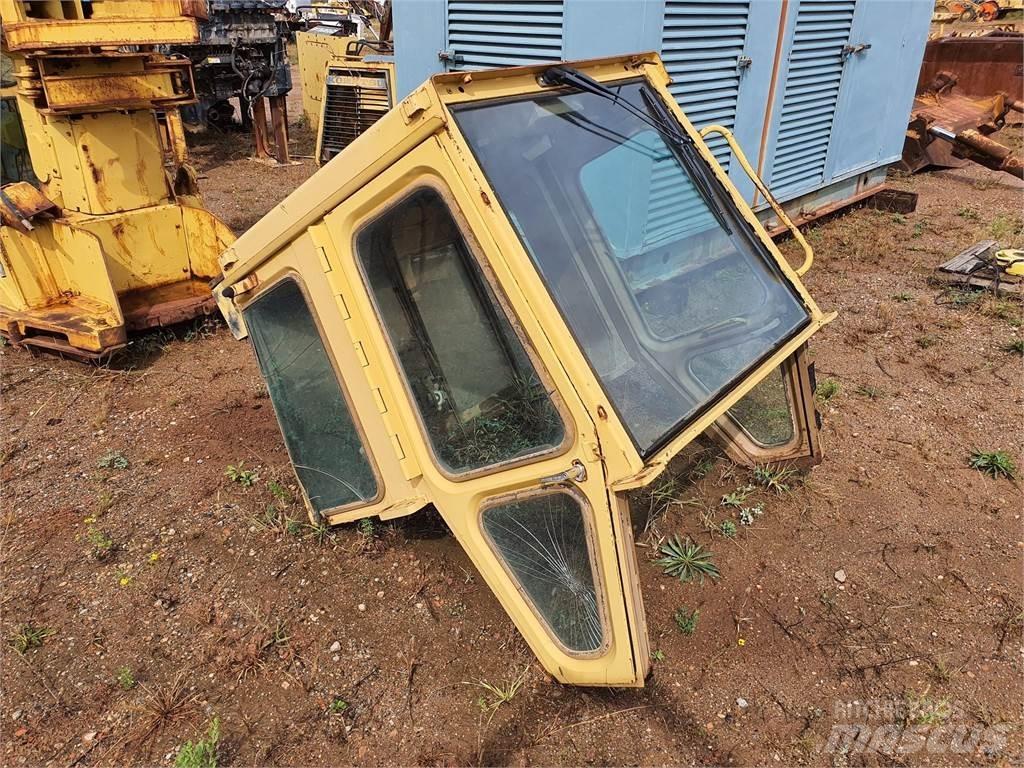 CAT 973 Кабина