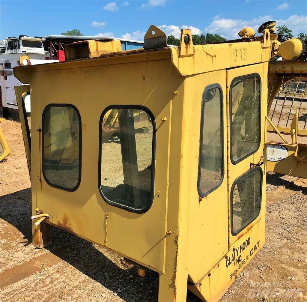 CAT 980C Кабина
