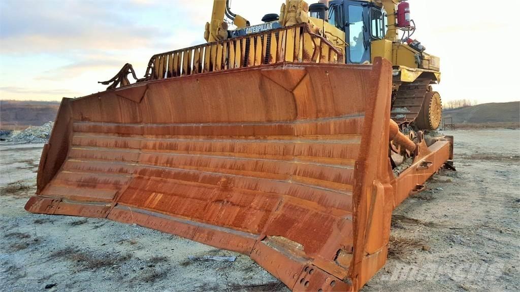 CAT D11R Верижни булдозери

