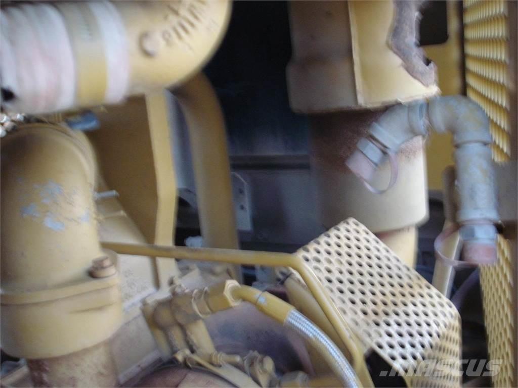CAT D11R Верижни булдозери
