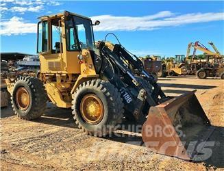 CAT IT18B Колесни товарачи