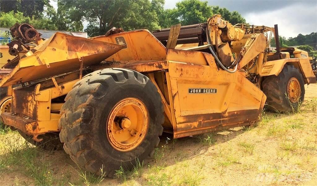 John Deere 762 Скрепери
