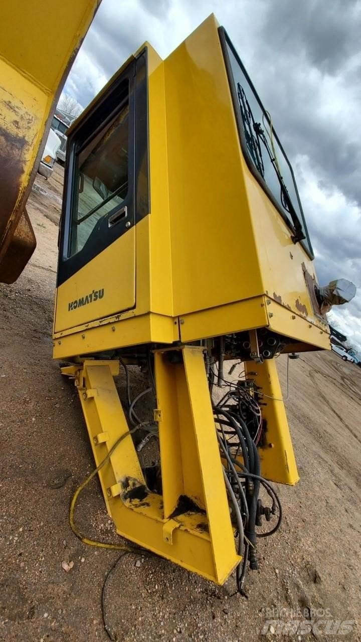 Komatsu WA1200 Кабина