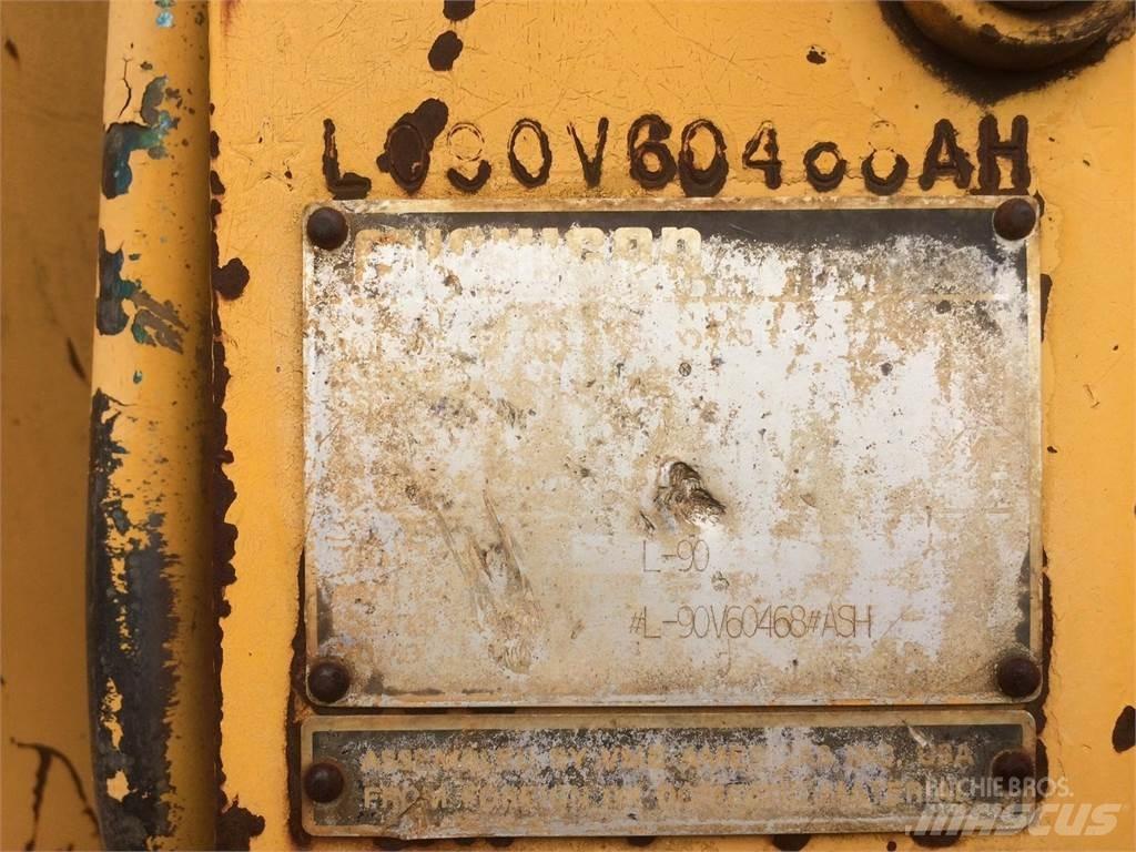 Michigan L90 Колесни товарачи