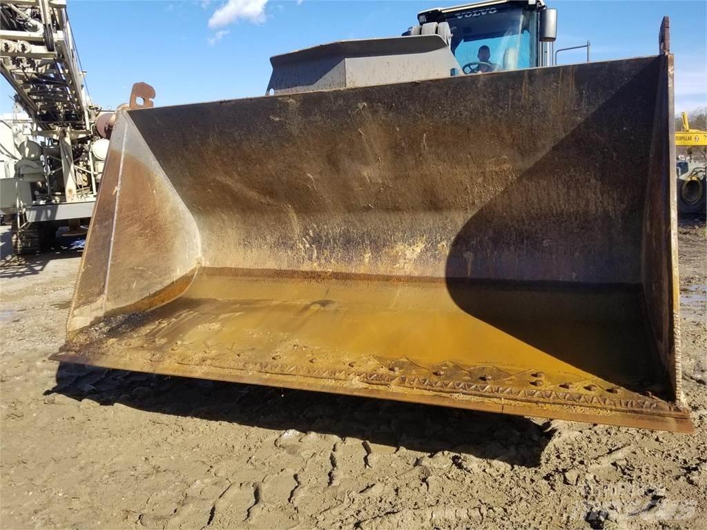 Volvo L180F Колесни товарачи