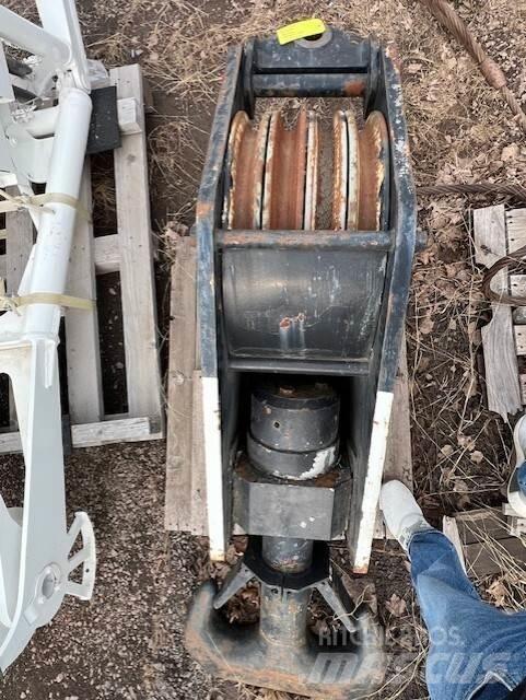 Hitachi  Части и оборудване за кранове
