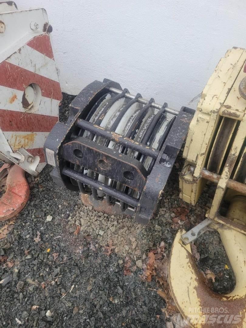 Liebherr  Части и оборудване за кранове
