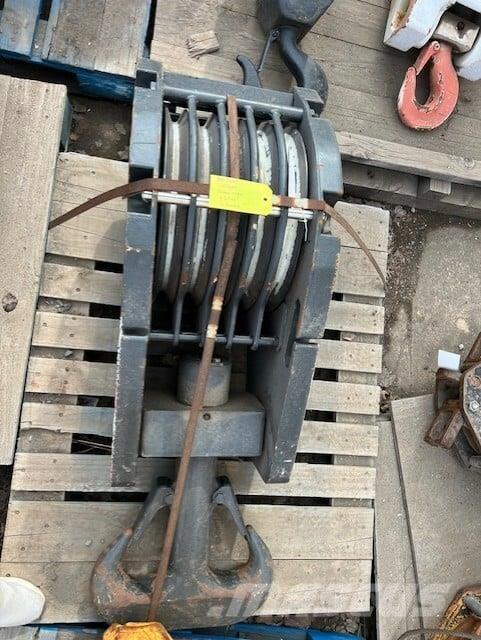  Unknown Части и оборудване за кранове
