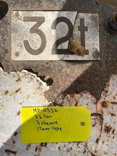  Unknown Части и оборудване за кранове
