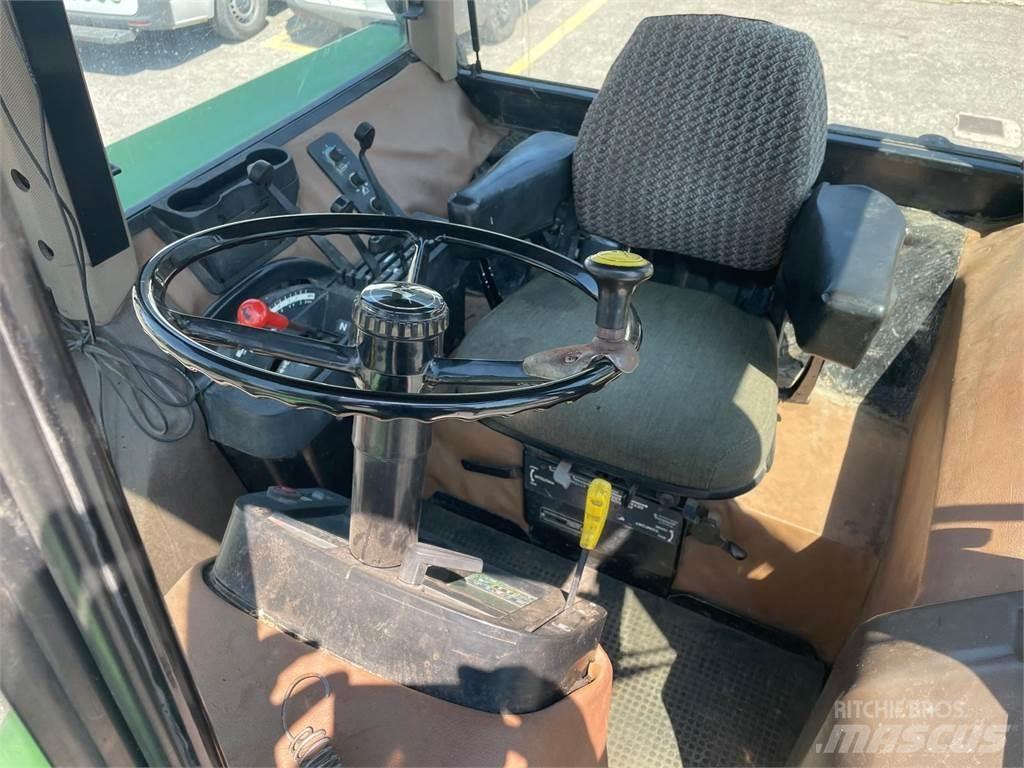 John Deere 4955 Трактори