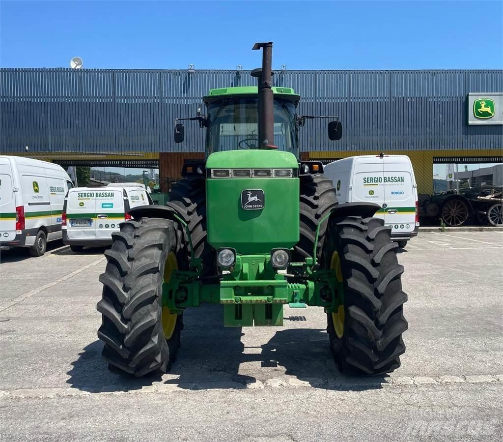 John Deere 4955 Трактори