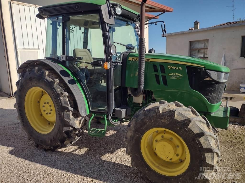John Deere 5090 G Трактори