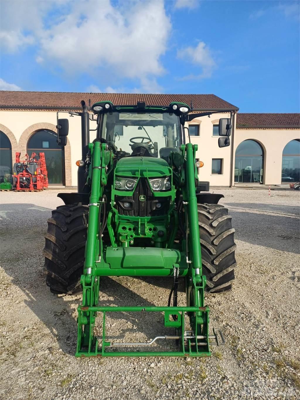 John Deere 6110 R Трактори