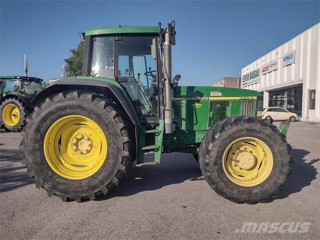 John Deere 6910 S Трактори
