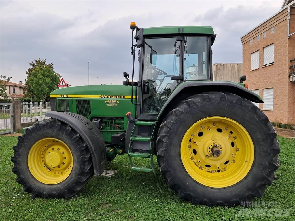 John Deere 7710 Трактори
