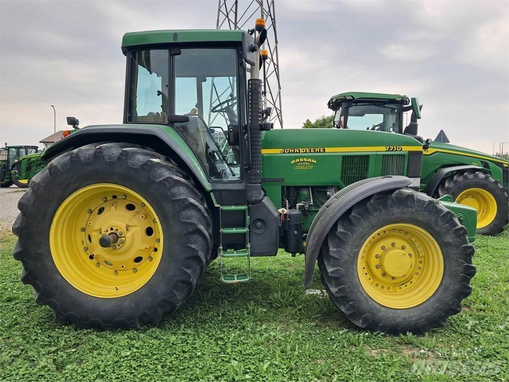 John Deere 7710 Трактори