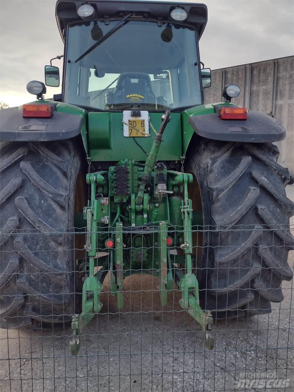 John Deere 8230 Трактори